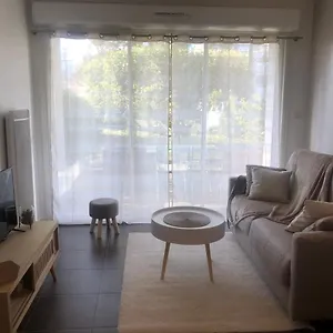 Apartment Le Carre Des Vosges Centre Avec Terrasse, Parking Privatif, Wifi Vannes