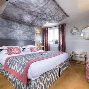 Dauphine Saint Germain Hotel